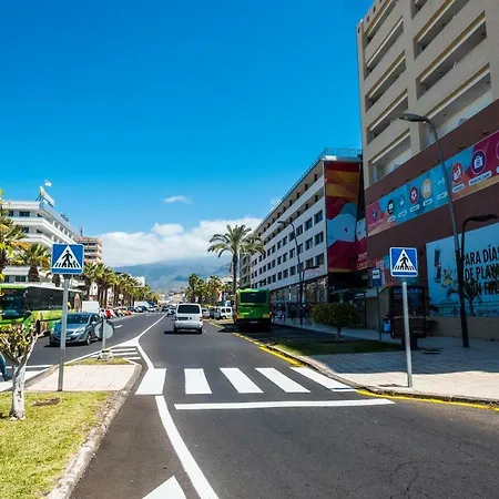 Dos En Playa De Las Americas